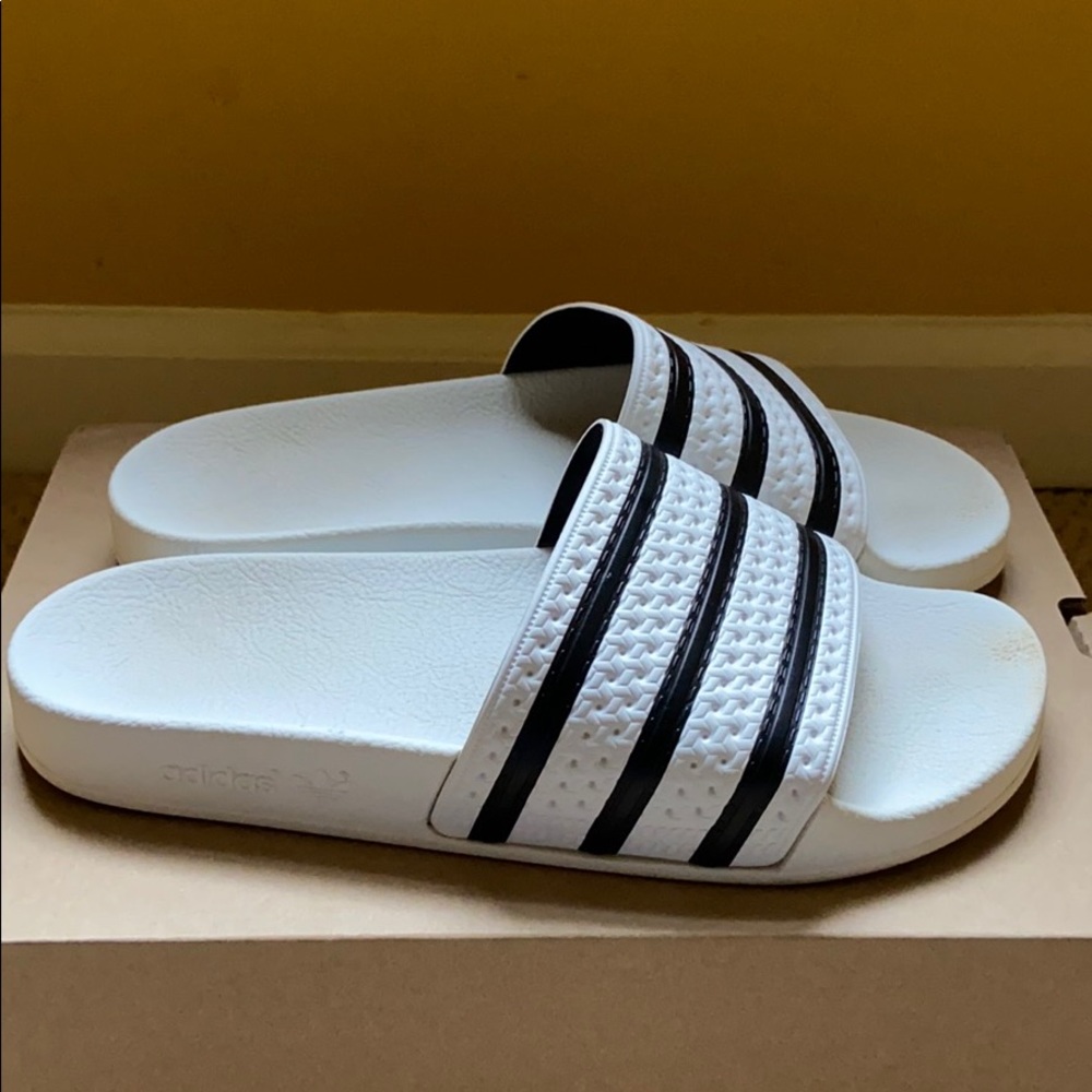 Adilette adidas slide men’s 8 women’s 9